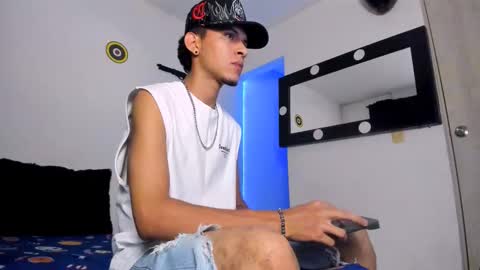 Snapshot of samuel_suarez chatting on March 22, 4:38 am online show from March 22, 4:38 am