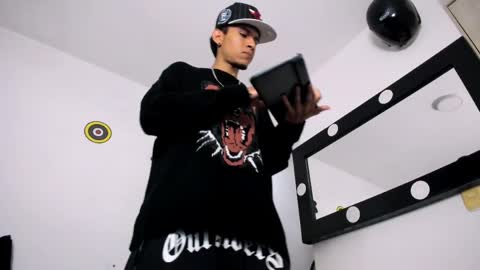 Snapshot of samuel_suarez chatting on April 3, 1:14 am online show from April 3, 1:14 am