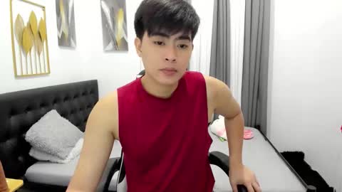 Snapshot of samuelangelo chatting on April 5, 5:21 pm Sam online show from April 5, 5:21 pm