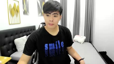 Snapshot of samuelangelo chatting on April 6, 4:52 pm Sam online show from April 6, 4:52 pm