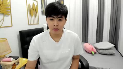 Snapshot of samuelangelo chatting on April 15, 8:32 am Sam online show from April 15, 8:32 am