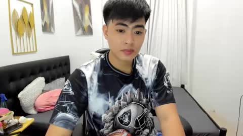 Snapshot of samuelangelo chatting on April 28, 3:17 pm Sam online show from April 28, 3:17 pm