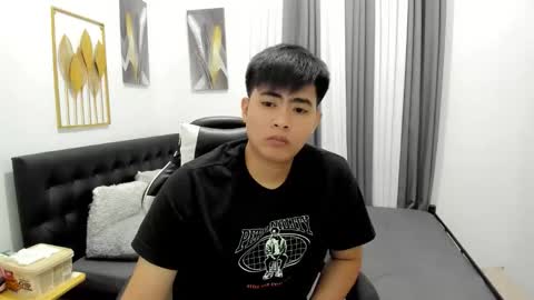 Snapshot of samuelangelo chatting on May 1, 6:56 pm Sam online show from May 1, 6:56 pm