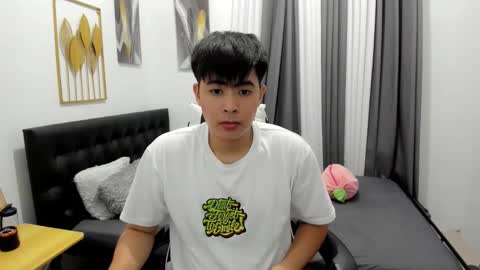 Snapshot of samuelangelo chatting on May 10, 2:55 pm Sam online show from May 10, 2:55 pm