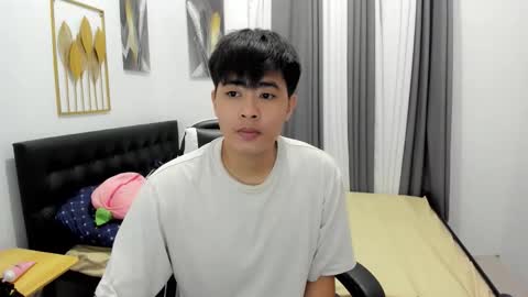 Snapshot of samuelangelo chatting on May 17, 3:52 pm Sam online show from May 17, 3:52 pm