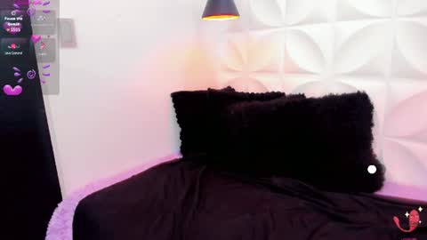 Snapshot of samy__milf chatting on June 23, 7:12 pm Sammy online show from June 23, 7:12 pm