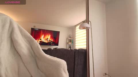 Hello I am absent due to a family calamity I will return soon-hola estoy ausente por un problema familiar volvere pronto. online show from February 7, 10:13 pm