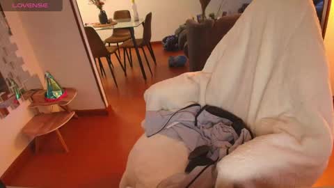 Snapshot of samy_jonnes_ chatting on June 4, 11:00 pm Hello I am absent due to a family calamity I will return soon-hola estoy ausente por un problema familiar volvere pronto. online show from June 4, 11:00 pm