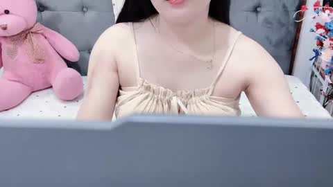 sanami_sian_ online show from May 19, 1:56 am