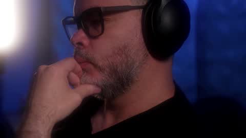 Sanders online show from October 8, 2:53 am