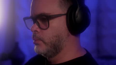 Sanders online show from October 14, 4:02 am