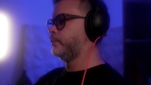 Sanders online show from October 15, 3:06 am