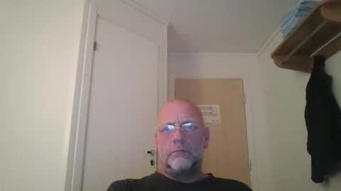 sandnesrune523 online show from December 16, 4:56 pm