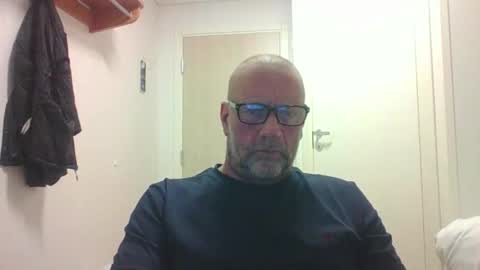 sandnesrune523 online show from February 18, 6:04 pm