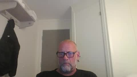 sandnesrune523 online show from May 18, 5:41 pm