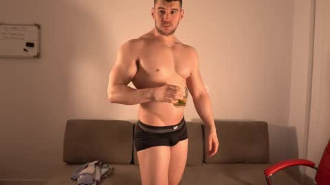 Snapshot of sandow_ chatting on March 12, 9:54 pm Sandow online show from March 12, 9:54 pm