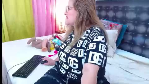 SANDRA online show from April 23, 11:09 am