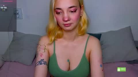 Snapshot of sandra_bell_ chatting on October 8, 7:39 am Sandra online show from October 8, 7:39 am