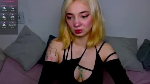 Snapshot of sandra_bell_ chatting on October 14, 8:15 am Sandra online show from October 14, 8:15 am