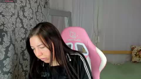 Snapshot of sandra_rosss chatting on June 18, 1:06 am Sandra online show from June 18, 1:06 am