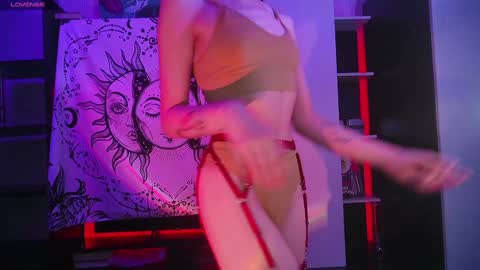 Sandy  online show from December 6, 2:02 am