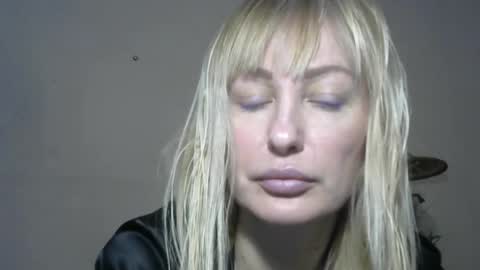 Sandra online show from January 4, 2:25 pm