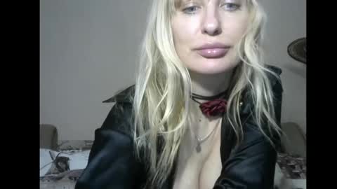 Sandra online show from March 6, 4:28 pm