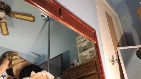 Sandra online show from March 22, 12:30 pm