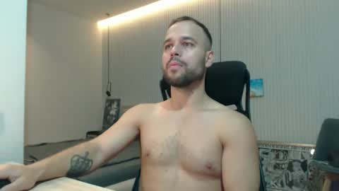 Snapshot of sandro_best chatting on September 24, 11:57 am DeAlex online show from September 24, 11:57 am