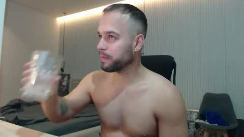 Snapshot of sandro_best chatting on October 15, 8:47 am DeAlex online show from October 15, 8:47 am