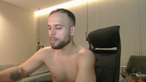 Snapshot of sandro_best chatting on October 21, 1:34 pm DeAlex online show from October 21, 1:34 pm