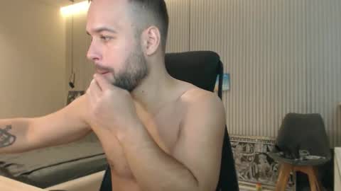 Snapshot of sandro_best chatting on October 23, 11:31 am DeAlex online show from October 23, 11:31 am