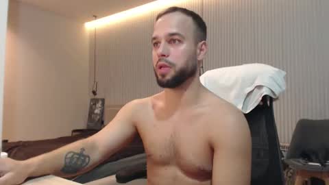 Snapshot of sandro_best chatting on October 31, 10:49 am DeAlex online show from October 31, 10:49 am