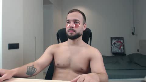 Snapshot of sandro_best chatting on April 17, 10:07 am DeAlex online show from April 17, 10:07 am