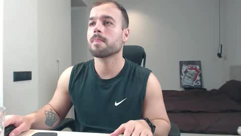 Snapshot of sandro_best chatting on April 21, 12:11 pm DeAlex online show from April 21, 12:11 pm