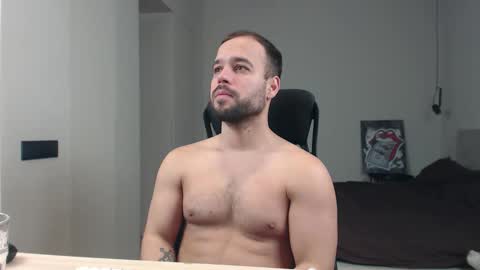 Snapshot of sandro_best chatting on May 1, 9:03 am DeAlex online show from May 1, 9:03 am