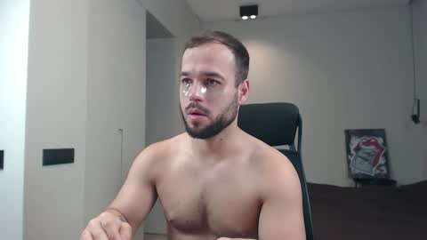Snapshot of sandro_best chatting on May 8, 8:52 am DeAlex online show from May 8, 8:52 am