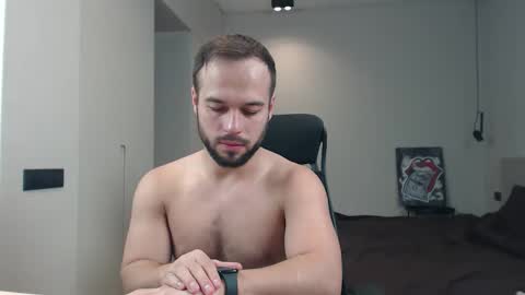 Snapshot of sandro_best chatting on May 9, 8:52 am DeAlex online show from May 9, 8:52 am