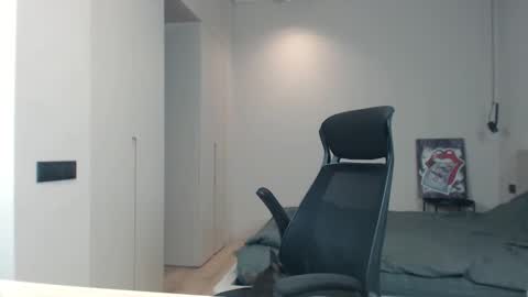 Snapshot of sandro_best chatting on May 15, 8:32 am DeAlex online show from May 15, 8:32 am