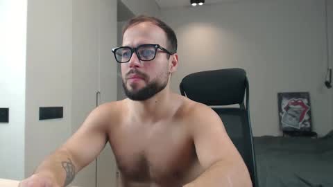 Snapshot of sandro_best chatting on May 16, 2:38 pm DeAlex online show from May 16, 2:38 pm