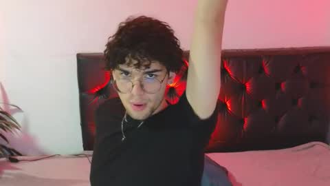 Snapshot of sandro_vitali chatting on October 10, 8:35 am sandro_vitali online show from October 10, 8:35 am