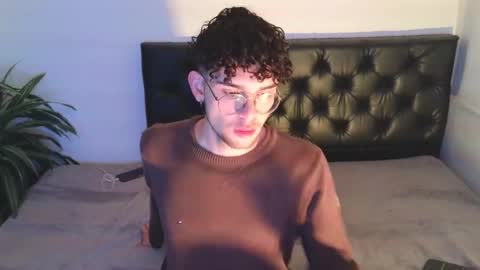 Snapshot of sandro_vitali chatting on October 16, 5:41 am sandro_vitali online show from October 16, 5:41 am