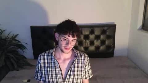 Snapshot of sandro_vitali chatting on October 18, 6:16 am sandro_vitali online show from October 18, 6:16 am