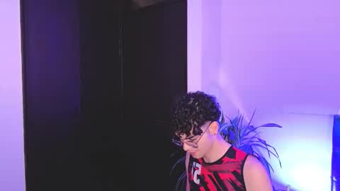 Snapshot of sandro_vitali chatting on October 24, 8:22 am sandro_vitali online show from October 24, 8:22 am