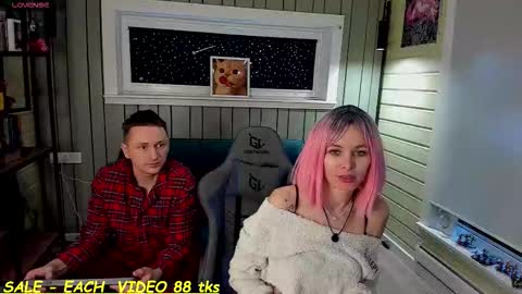 Snapshot of sandy_chris chatting on January 10, 9:11 am Sandy and Chris online show from January 10, 9:11 am