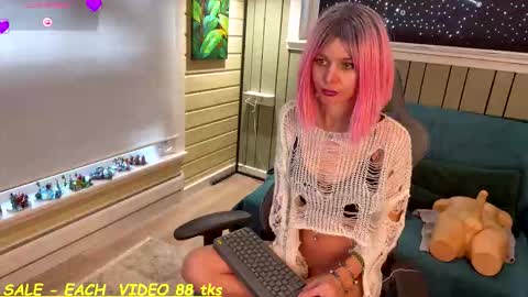 Snapshot of sandy_chris chatting on February 8, 7:34 am Sandy and Chris online show from February 8, 7:34 am