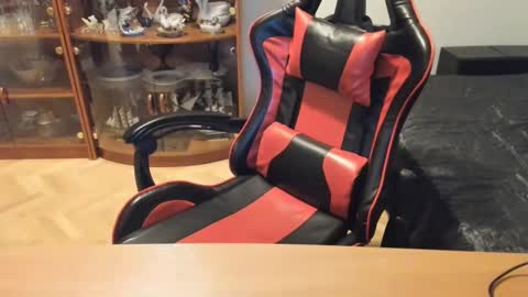 Sandy online show from December 4, 1:53 pm