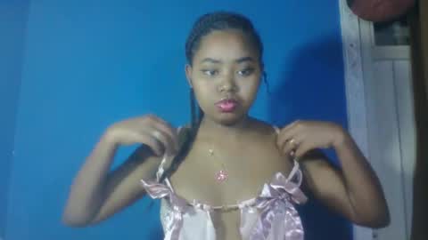 saniazzhh online show from April 3, 9:57 pm