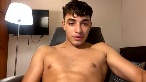 Snapshot of santi36rt chatting on January 14, 1:44 am santi36rt online show from January 14, 1:44 am