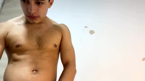 Snapshot of santi36rt chatting on February 2, 11:25 pm santi36rt online show from February 2, 11:25 pm